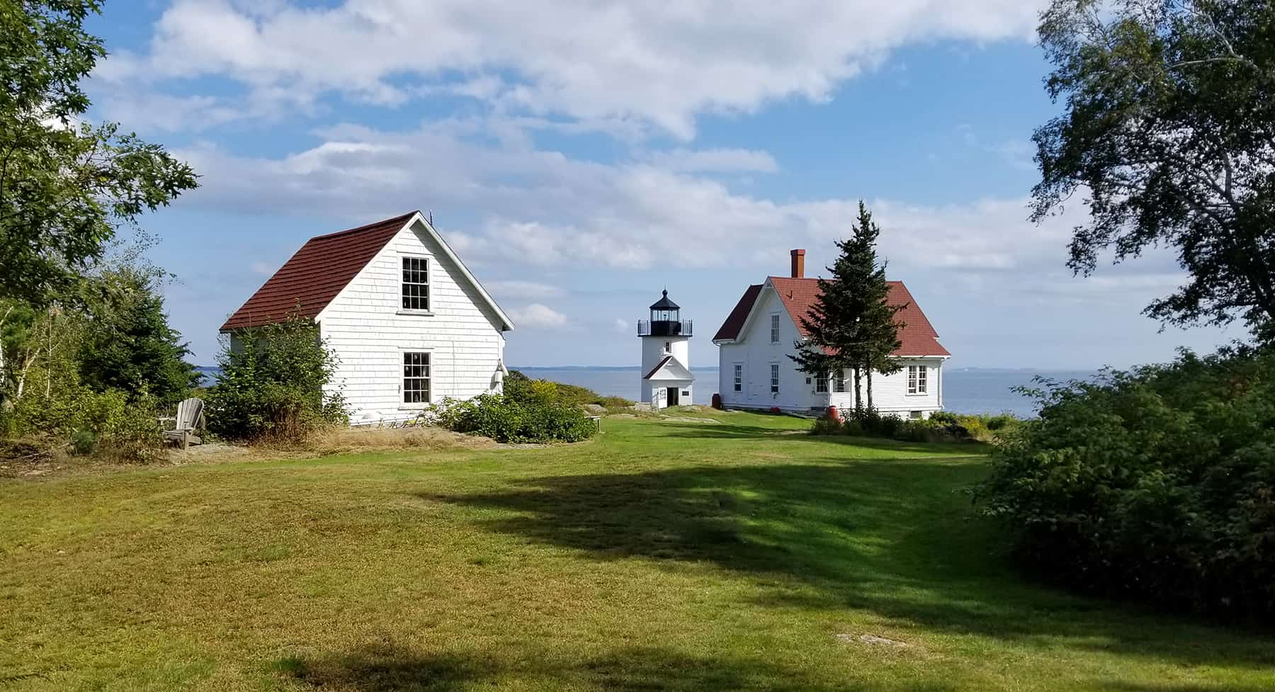 White house and lighthouse on Curtis Island